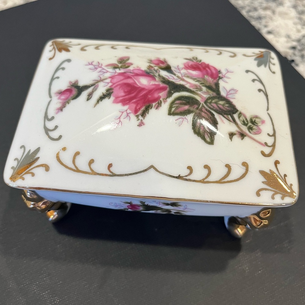 Vintage Floral Decorative Trinket Box with Gold Accents